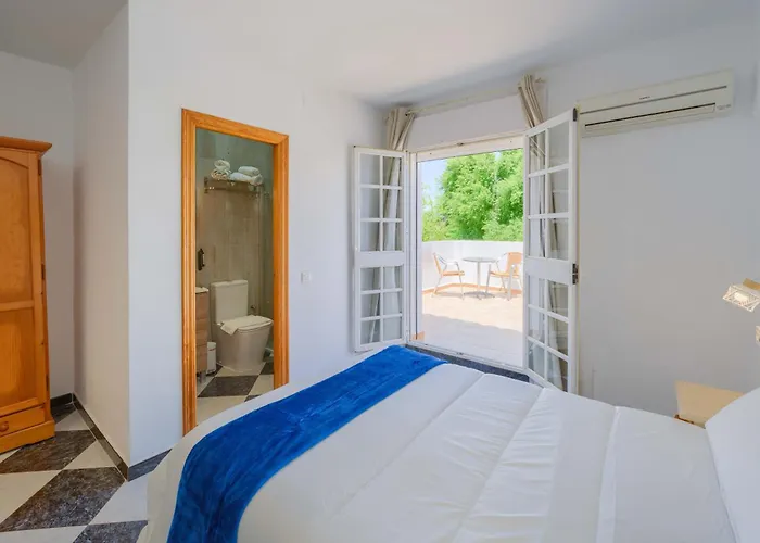 Del Faro بيت ضيافة كونيل ذي لا فرونتيرا